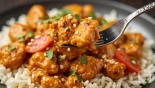 Kip tikka masala op een vork